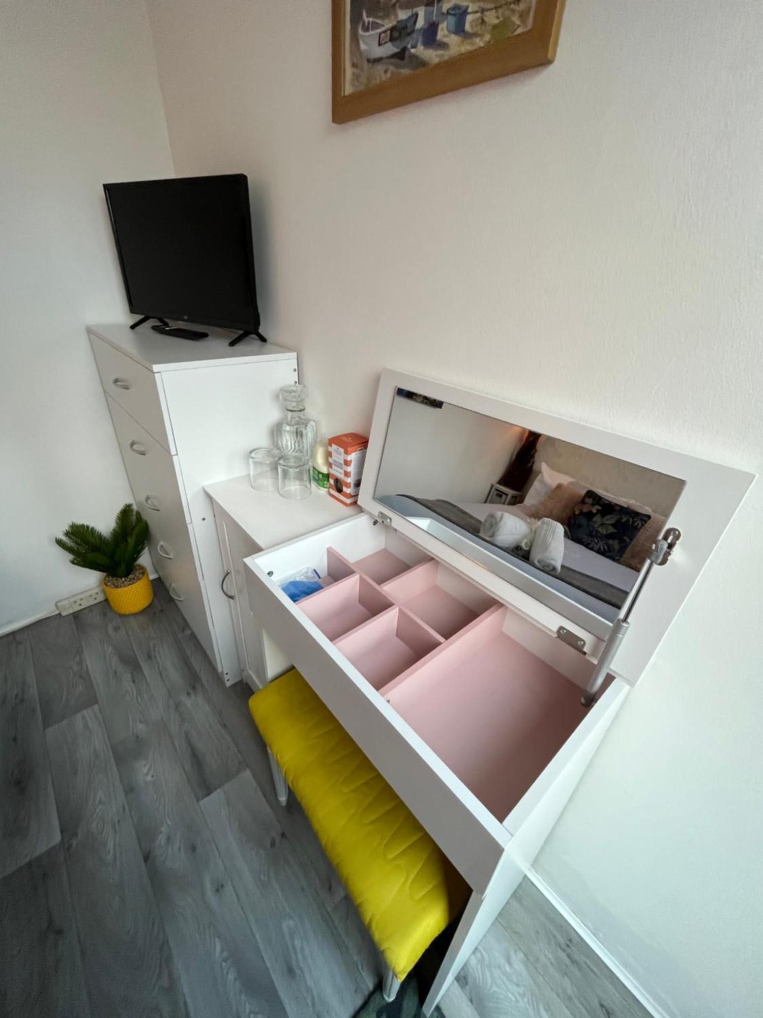 The Chuff Cabin Apartment เซนต์จัสต์ ภายนอก รูปภาพ