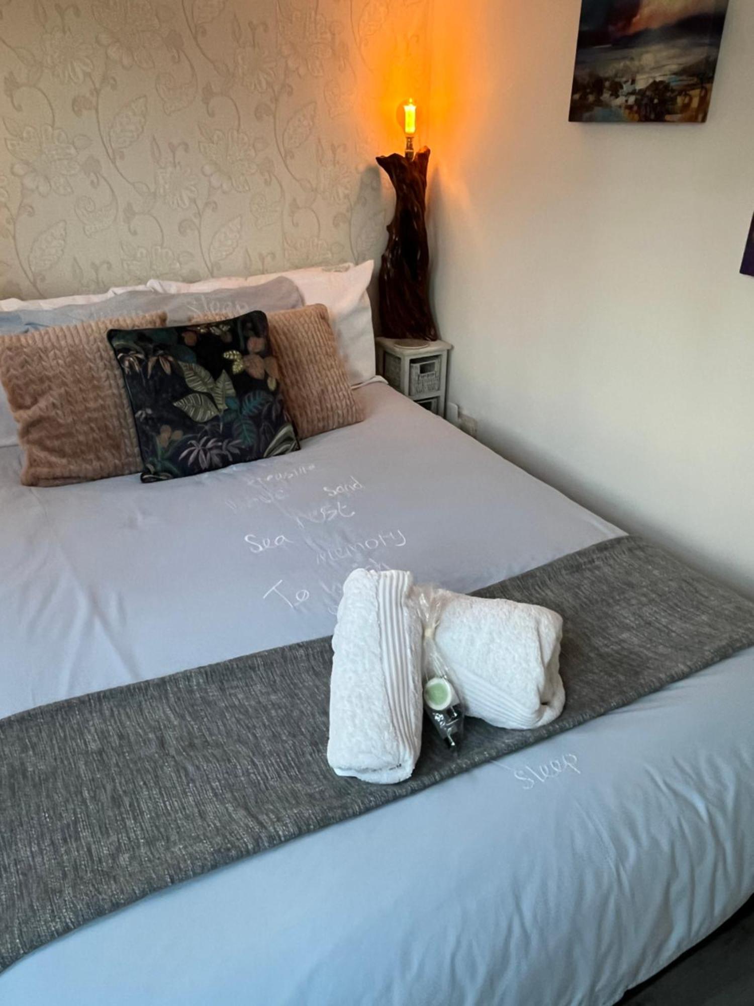 The Chuff Cabin Apartment เซนต์จัสต์ ภายนอก รูปภาพ