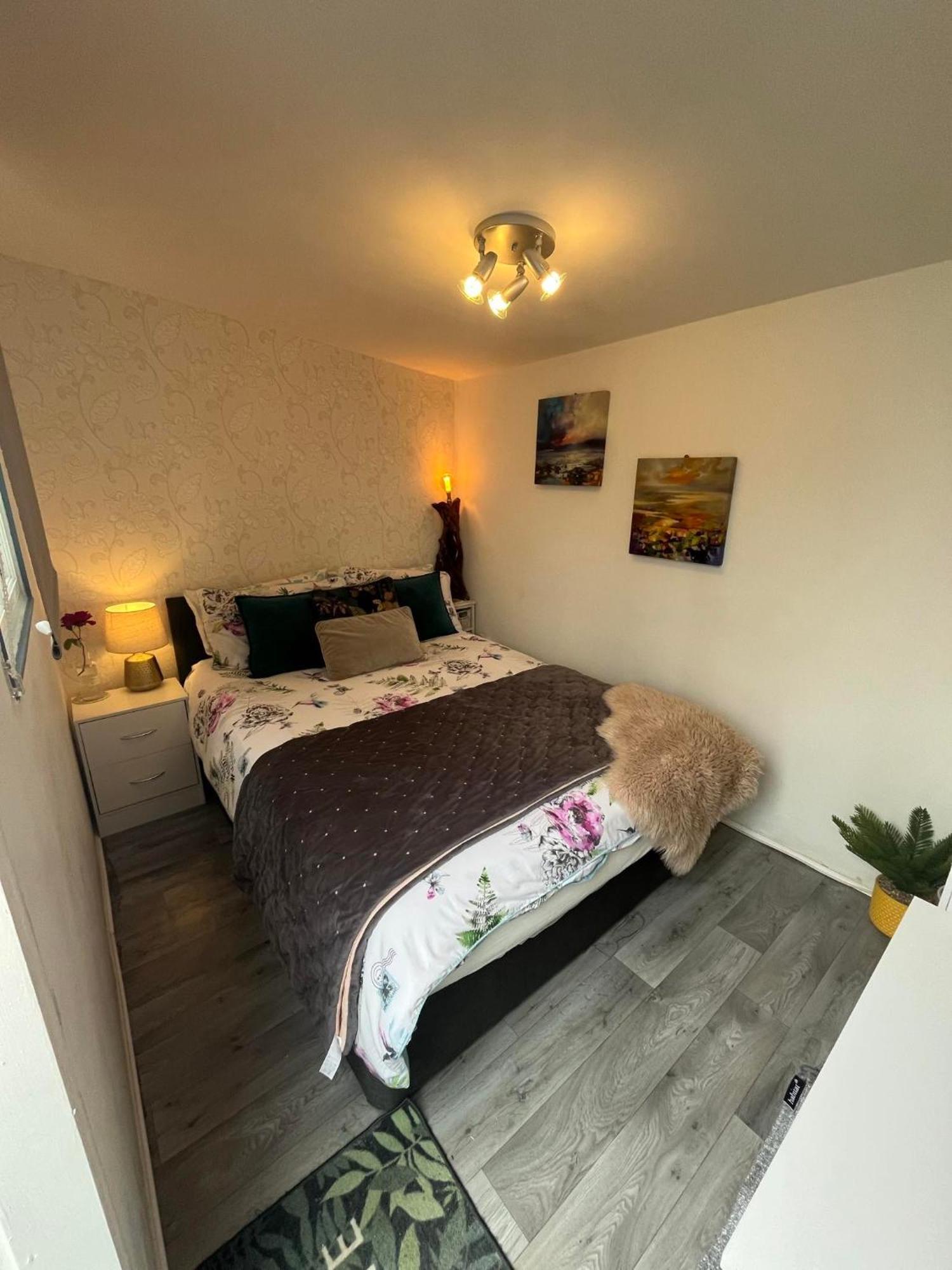 The Chuff Cabin Apartment เซนต์จัสต์ ภายนอก รูปภาพ